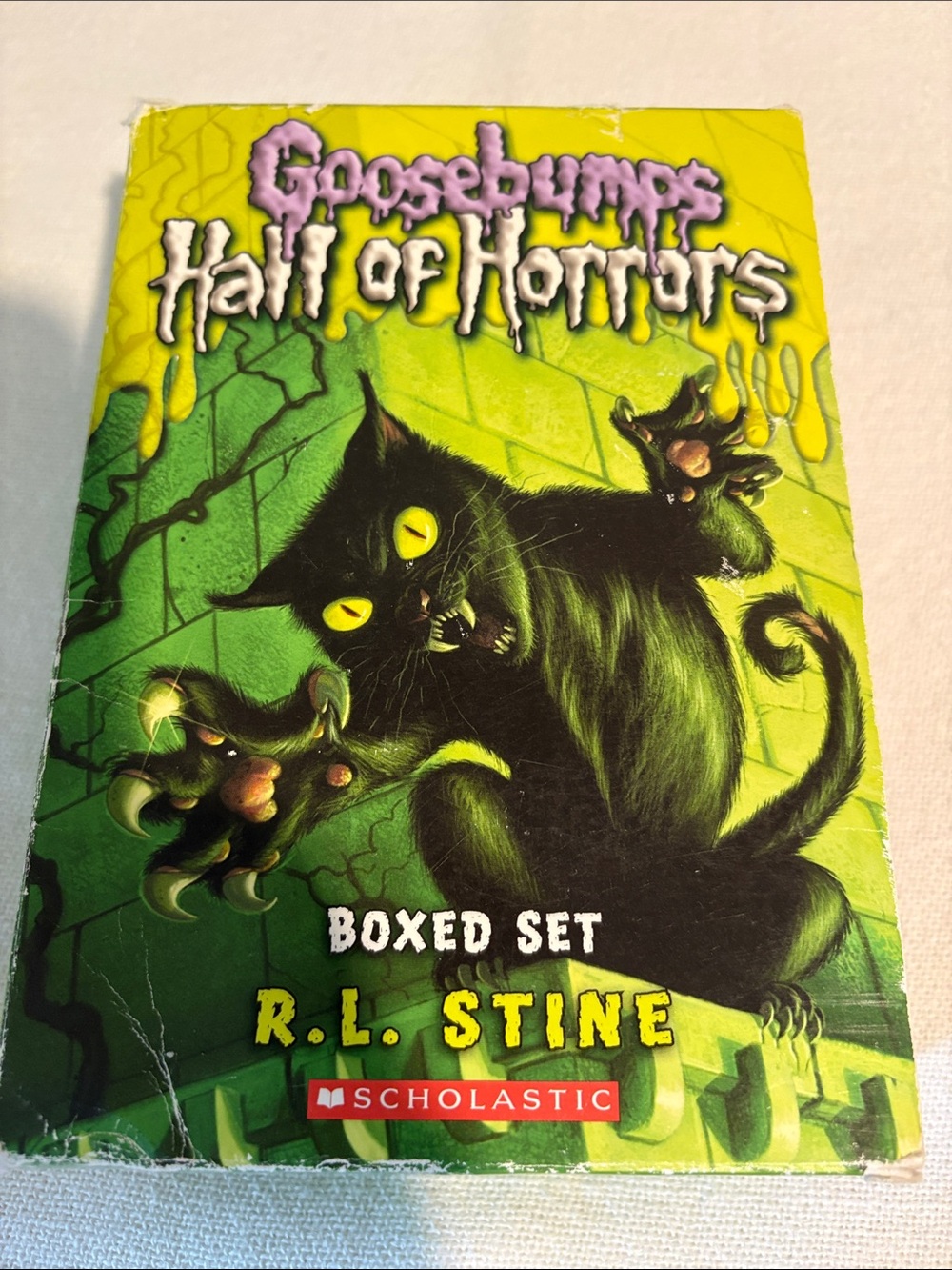 Book cover of Goosebumps Hall of Horrors